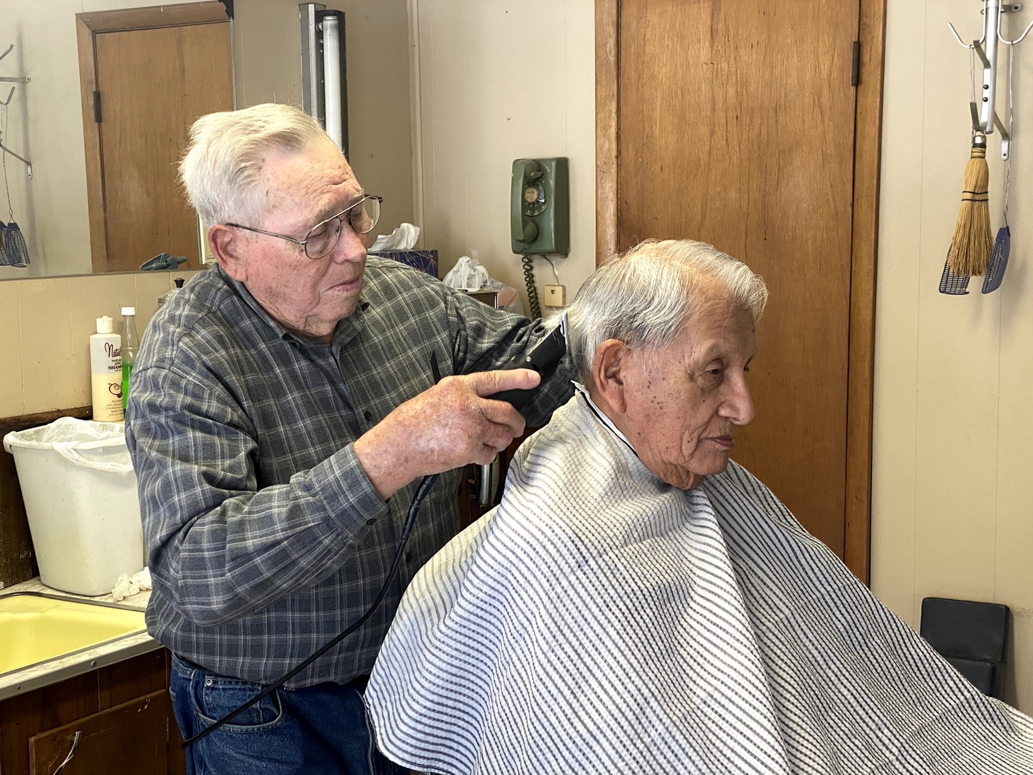 “HERB’S GONE” longtime barber retires for good Sapulpa Times