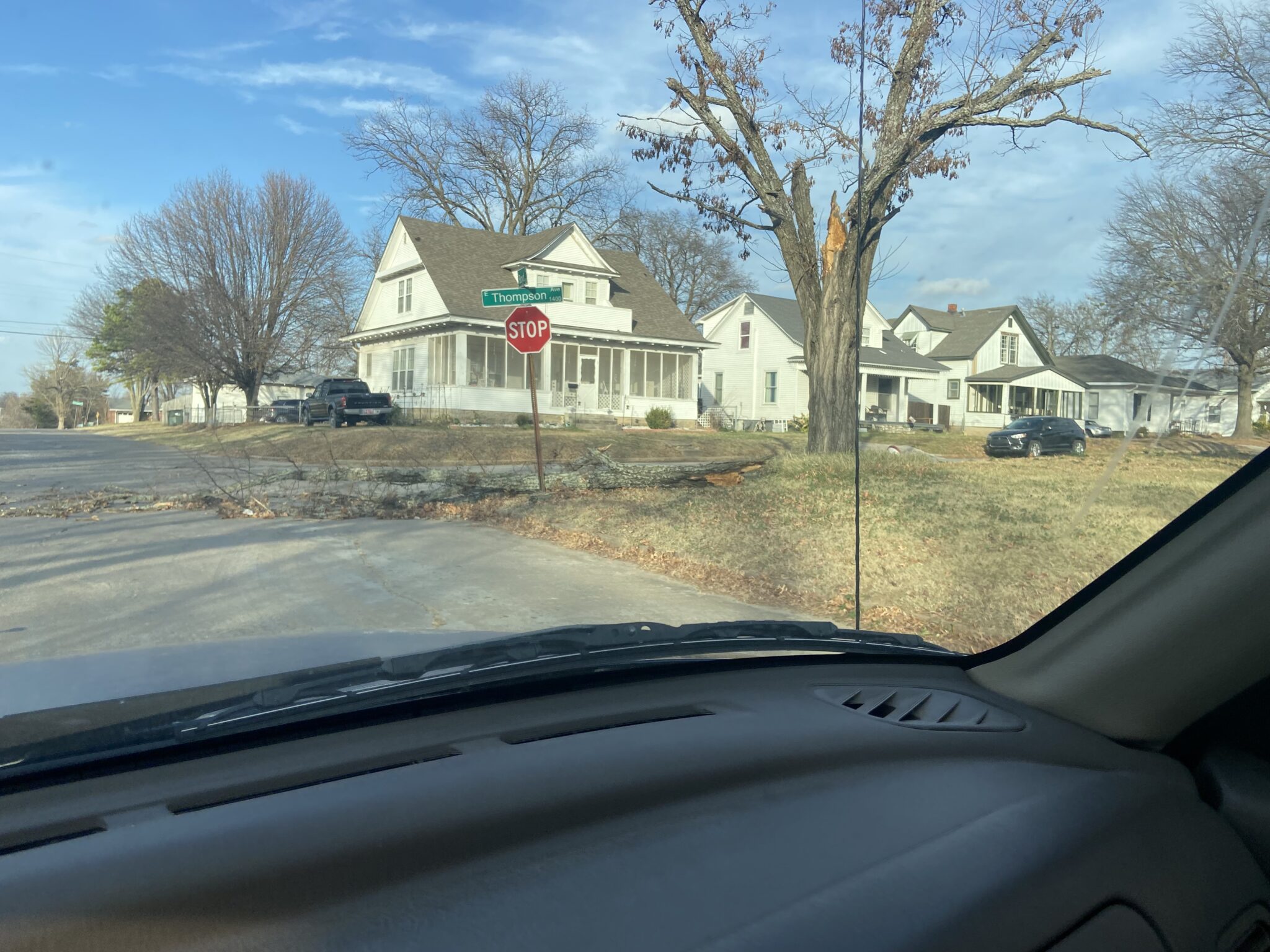 Windy weather causes power outages and more in Sapulpa, building