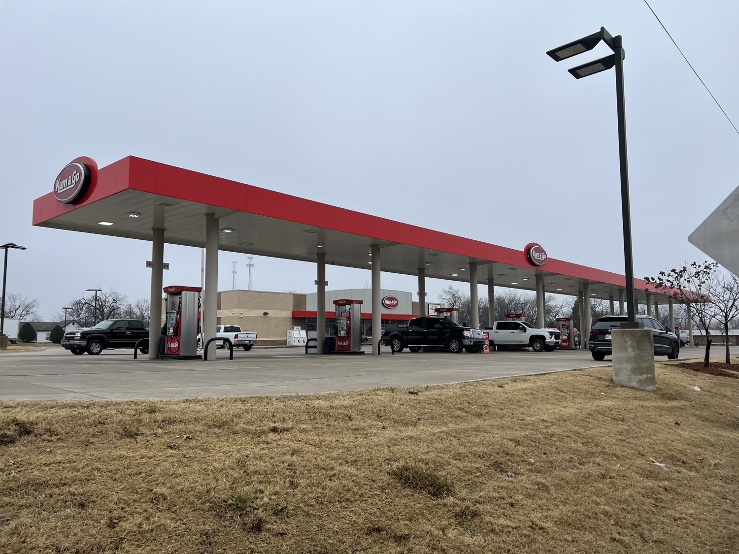 No arrests made in Friday morning stabbing at Sapulpa Kum & Go ...